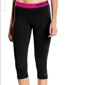 NEW - Nike Pro Capri